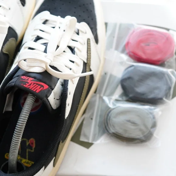 Jordan 1 Retro Low OG Travis Scott Olive - Picture 7 of 7